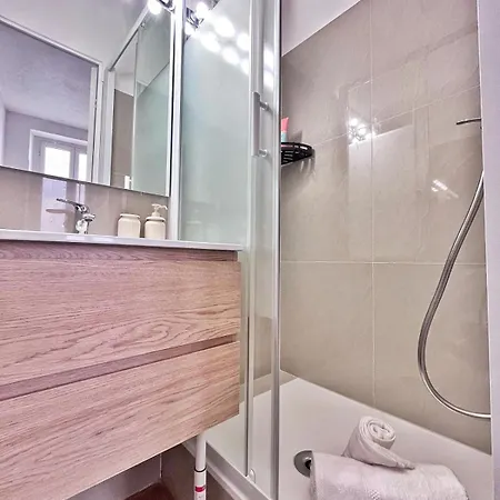 Appartement Lumineux Et Deux Piece - *